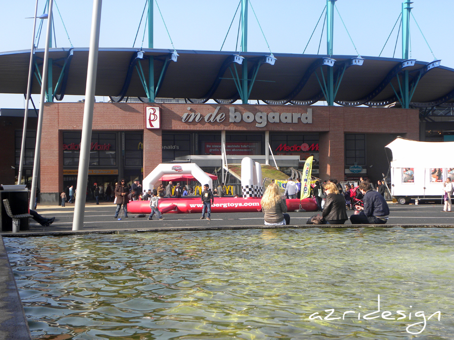 hoofdingang van winkelcentrum In de Bogaard - Rijswijk, Netherlands, 2011 hoofdingang van winkelcentrum In de Bogaard - Rijswijk, Netherlands, 2011