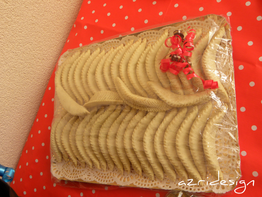 Moroccan pastry, Kaab el Ghazal (Gazelle's Horns) - Rijswijk, Netherlands 2011 Moroccan pastry, Kaab el Ghazal (Gazelle's Horns) - Rijswijk, Netherlands 2011