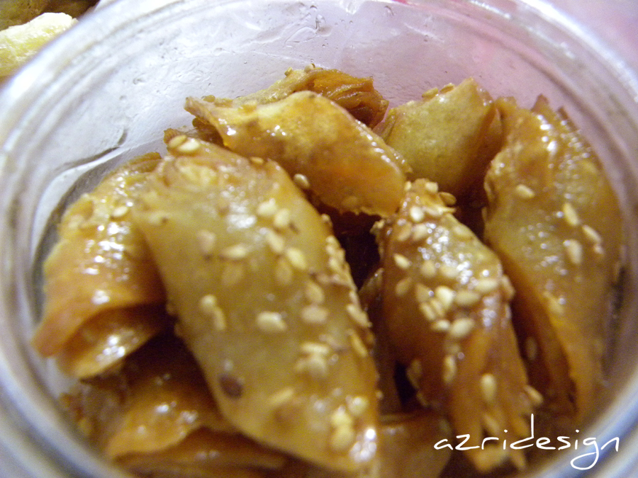 Moroccan pastry, fried cookies with honey and sesame - Meknes, Morocco 2011